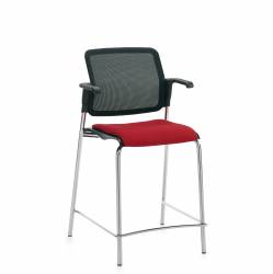 Tabouret de comptoir avec accoudoirs, assise rembourrée et dossier en tissu maillé Sonic – Siège pour salle de formation – Sièges pour salle de formation – Tabouret de comptoir avec accoudoirs, assise rembourrée et dossier en tissu maillé