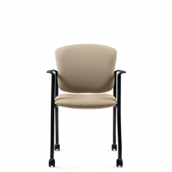 Fauteuil à dossier rembourré avec roulettes Fauteuil à dossier rembourré avec roulettes Model Thumbnail